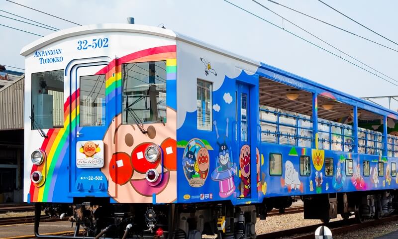 濑户大桥面包超人观光小火车 (trolley train)